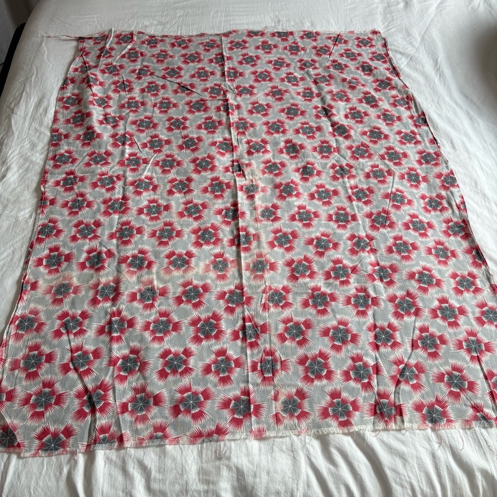 Vintage large feedsack 1940s cotton gray muted red 1+ yard quilting crafting - Picture 2 of 9